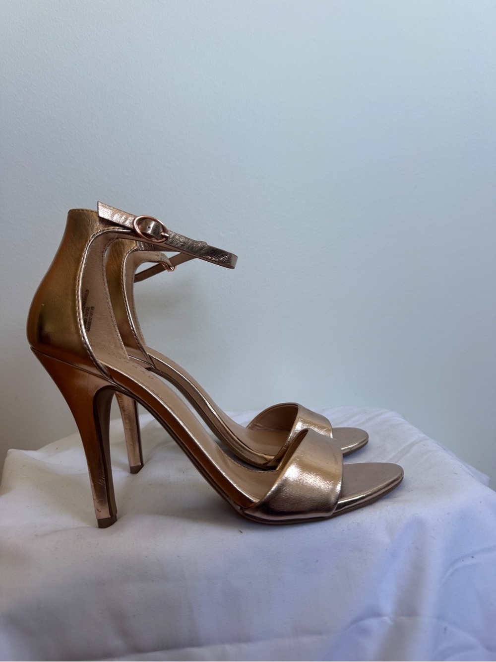 LC Lauren Conrad Rose Gold Metallic Ankle Strap Heeled Sandals Stilettos 8.5